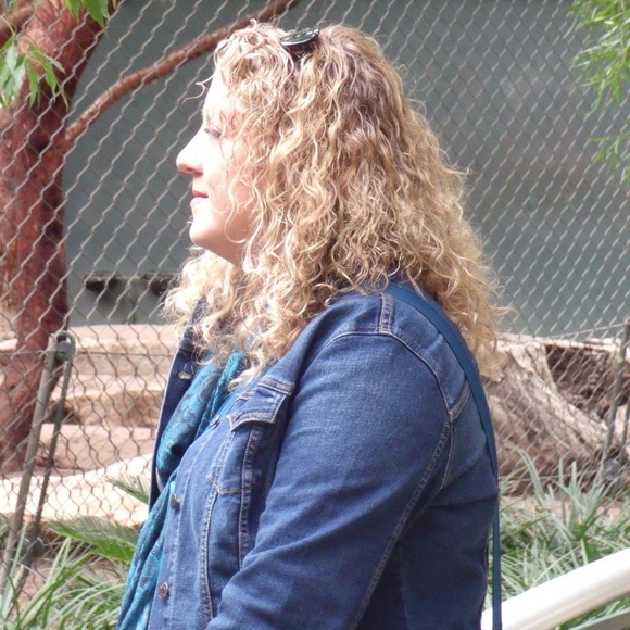 Meet your Posher, Emma - Picture 1 of 1